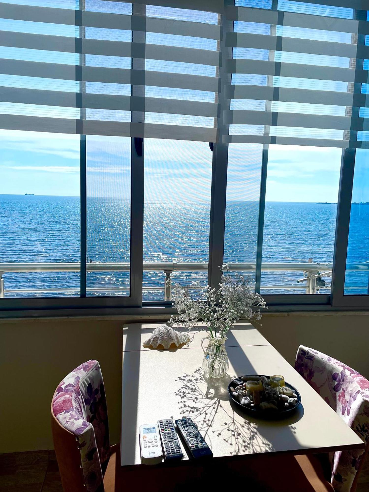 Cozy Beachfront Room Дуррес Экстерьер фото