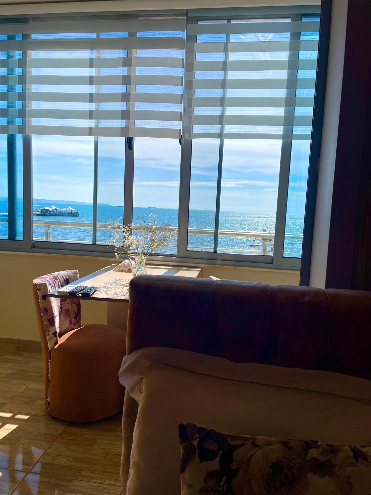 Cozy Beachfront Room Дуррес Экстерьер фото